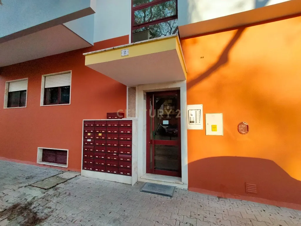 Apartamento T3 com Garagem - Image 19
